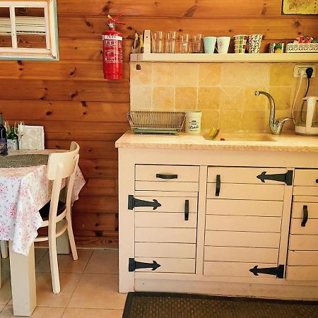 Julie'S Cabins Neot Golan Exterior photo