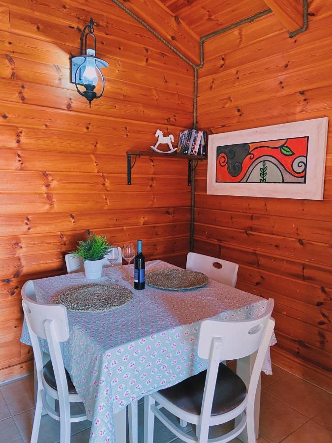 Julie'S Cabins Neot Golan Exterior photo